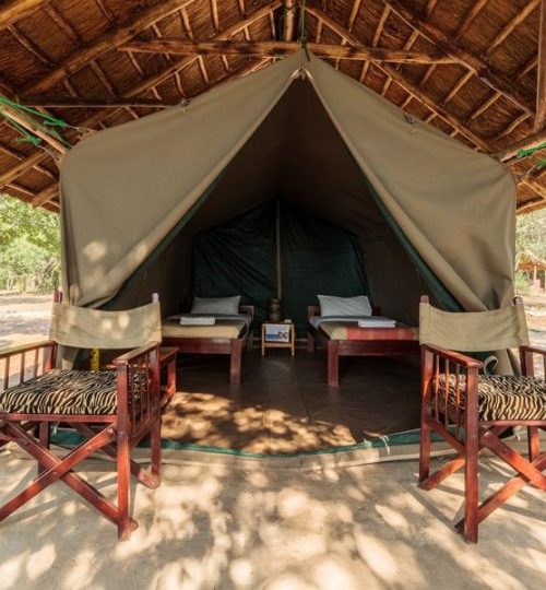 The-Bush-Lodge-tent-vooraanzicht