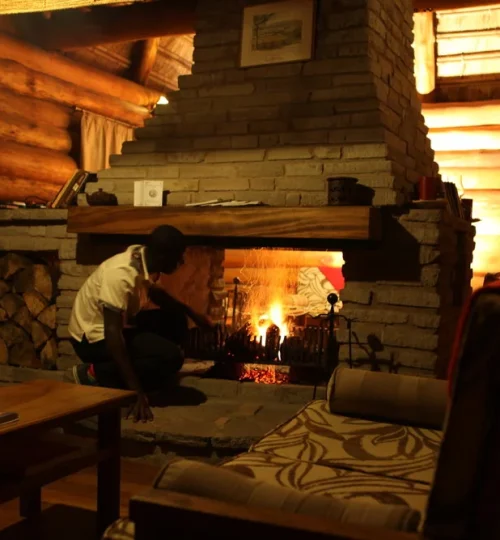 kyaninga-lodge-open-haard