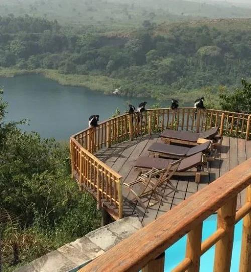 kyaninga-lodge-zicht-op-meer