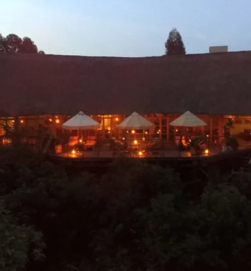 papaya-lake-lodge-by-night