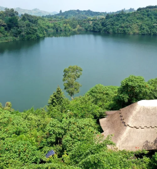 papaya-lake-lodge-zicht-op-meer